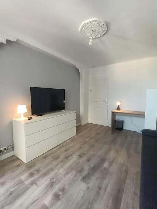 F4 Avec Vue Mer / Flat With Sea View 3 Bedrooms ニース