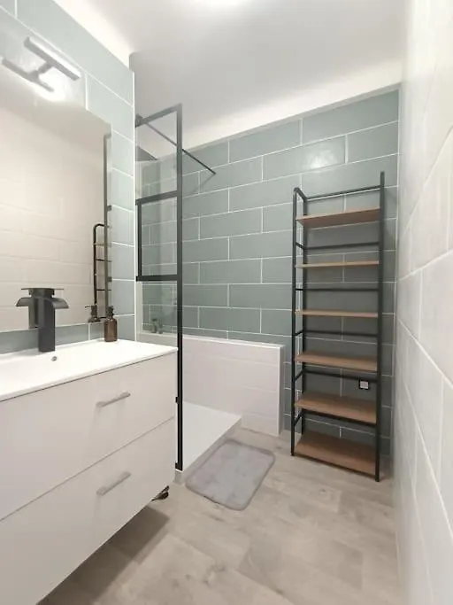 F4 Avec Vue Mer / Flat With Sea View 3 Bedrooms ニース 0*,  フランス